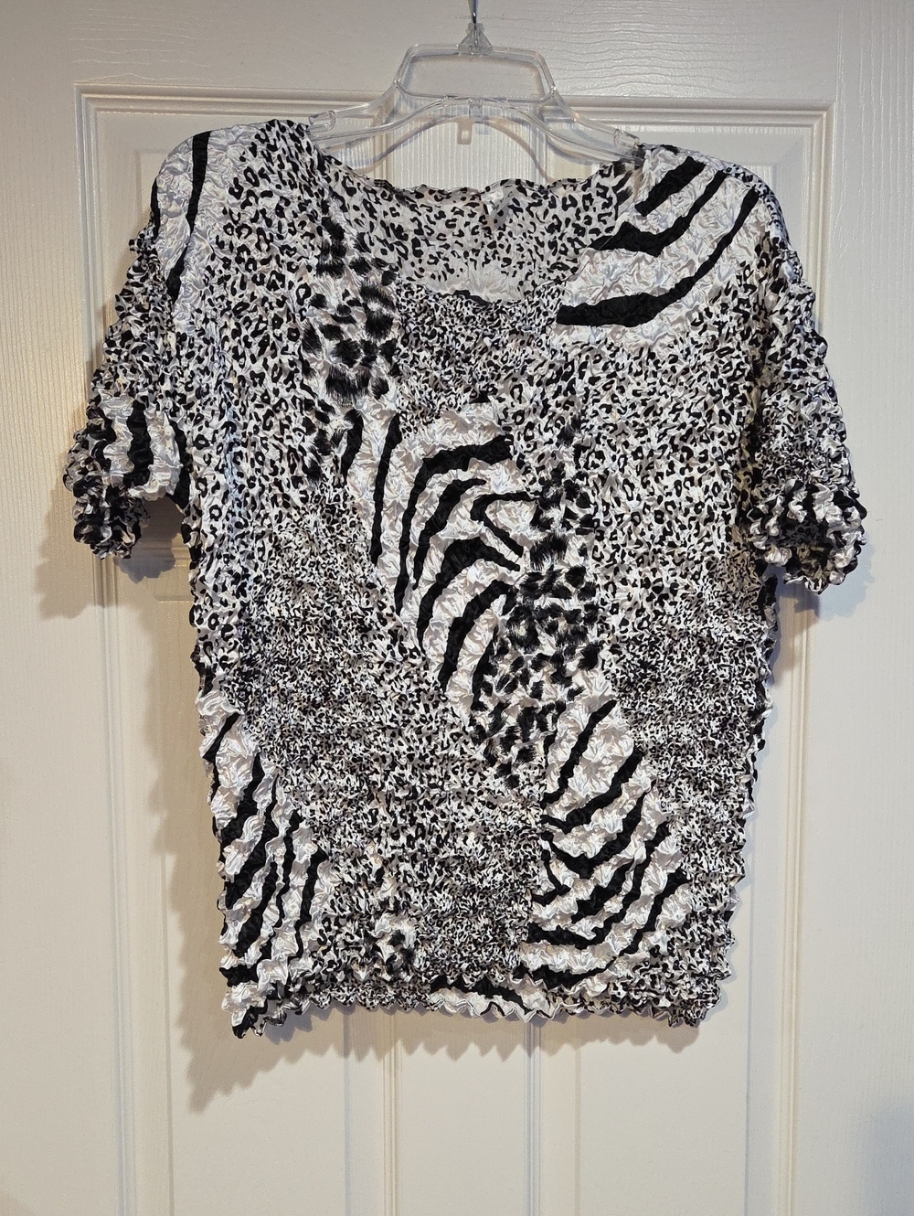 Women's Black & White Animal-Print Short Sleeve Tee